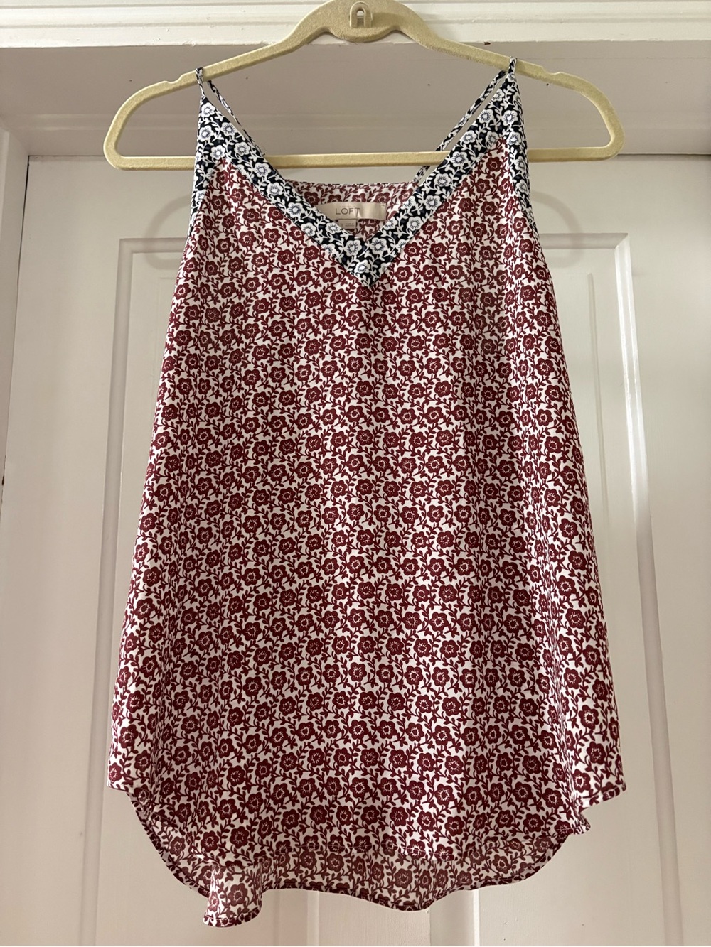 LOFT Women’s Floral V-Neck Tank Top Size Small NWOT